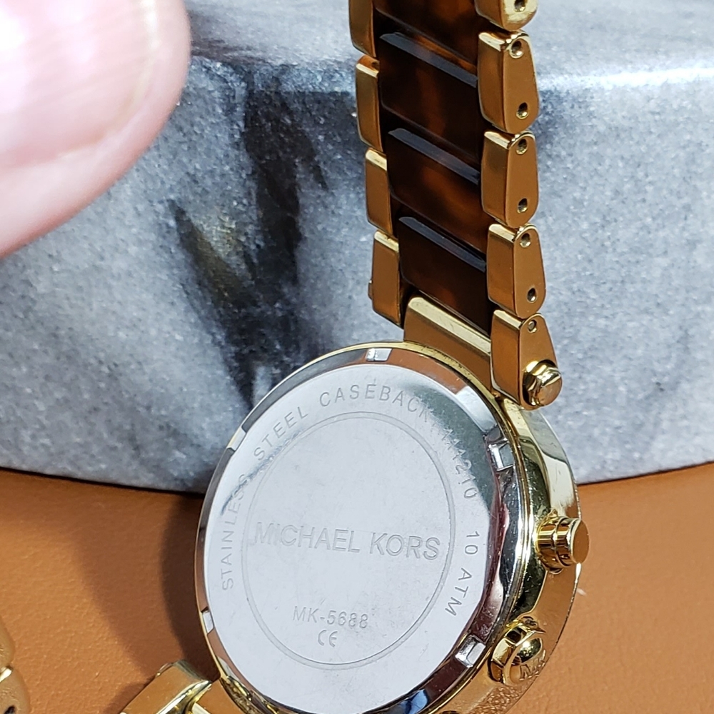 Michael Kors- mk5688 Parker gold tone tortoise shell acetate, great condition. - Picture 5 of 12